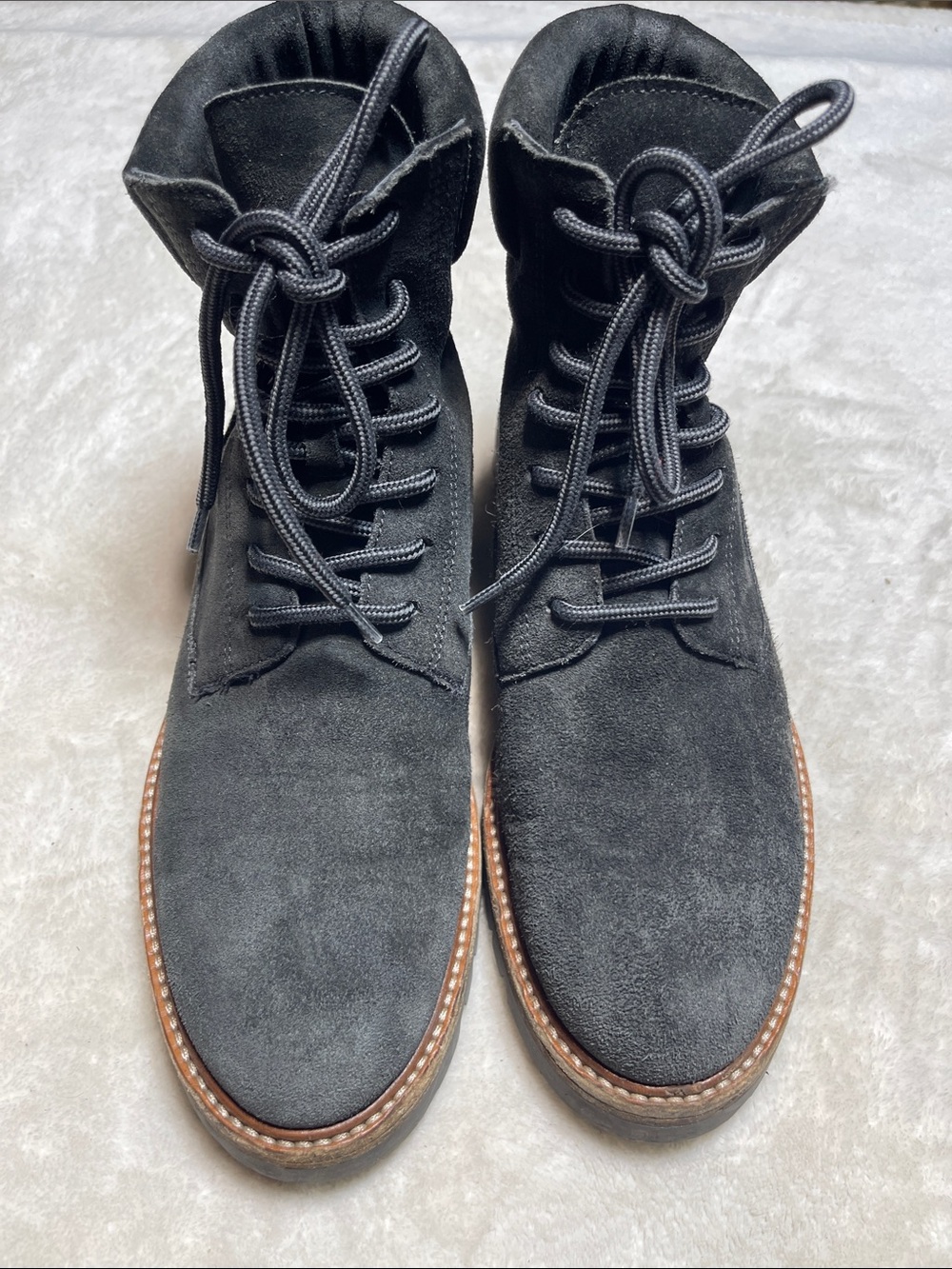 Vince Black Suede Lug Sole Ankle Boots Size 8 Women’s - Picture 2 of 10